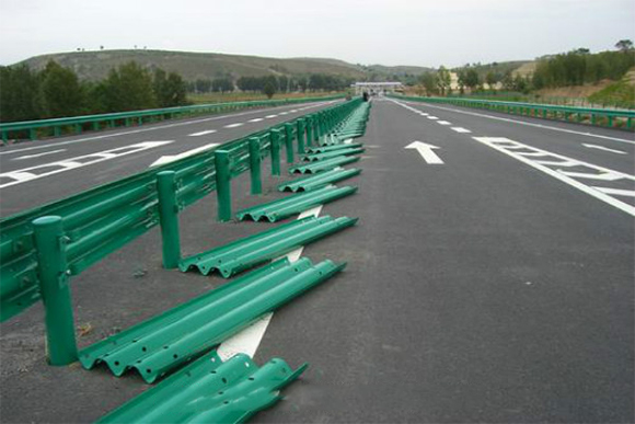 江西波形护栏的维护与管理确保道路安全的关键步骤