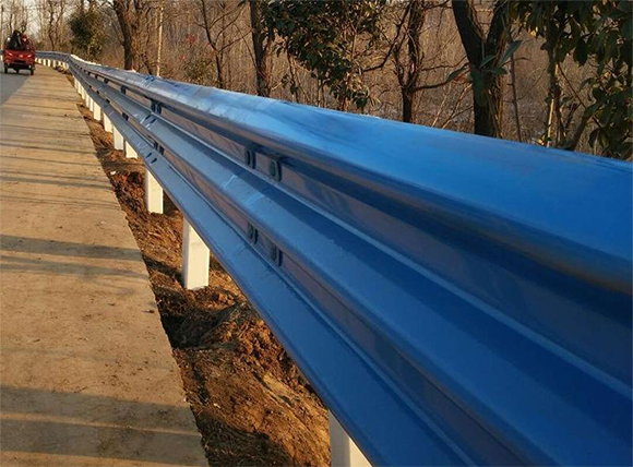 江西公路波形护栏板的优点